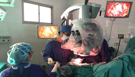 Bé trai chảy máu não bị bệnh viện trả về 2 lần được cứu sống thần kỳ
