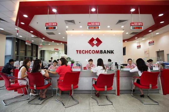 “25 năm gắn kết yêu thương - trao ngàn quà tặng” cùng Techcombank