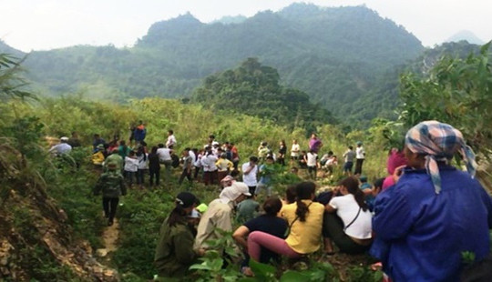 Thi thể giấu trong bao tải dưới đèo Thung Khe