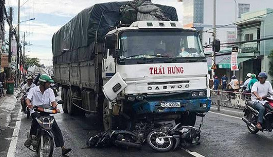 An Giang: Ôtô tải gây tai nạn liên hoàn, 10 người bị thương
