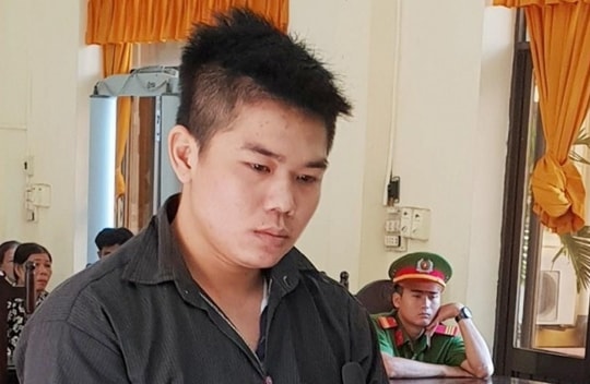 Cứa cổ chú ruột vì quan hệ tình cảm với mẹ mình