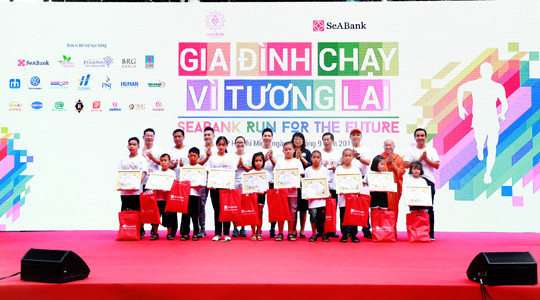 Gần 3 tỷ đồng cho trẻ em nghèo hiếu học từ giải chạy cộng đồng Seabank Run for the Future