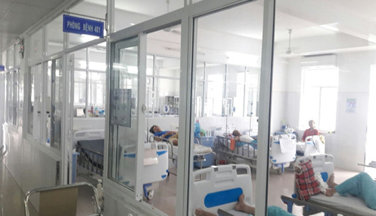 Vụ 2 mẹ con tử vong nghi ngộ độc thực phẩm: Tìm thấy toa thuốc trong khách sạn