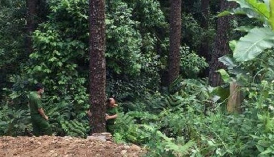 Xe máy lao xuống vực sâu, đôi nam nữ thương vong
