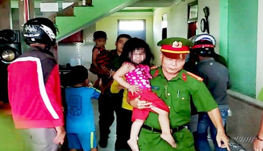 Đánh vợ nhập viện rồi nhốt 3 con nhỏ phóng hỏa đốt nhà