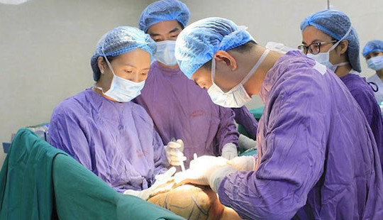 Khốn khổ vì bầu ngực trái to gấp 5 lần ngực phải