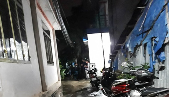 Cán bộ ngân hàng treo cổ tại nhà riêng