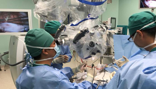 Hơn nửa tháng đau đầu, bé 11 tuổi bất ngờ phát hiện mắc u não