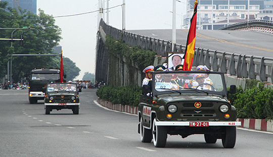 Người dân trên các tuyến phố tiễn đưa linh cữu Chủ tịch nước Trần Đại Quang