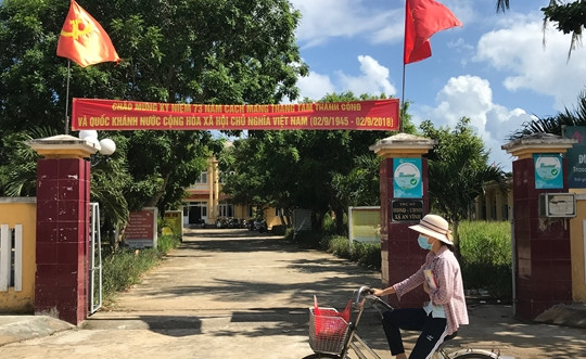 Quảng Ngãi: Lãnh đạo xã không có tên trong danh sách tốt nghiệp nhưng vẫn có bằng