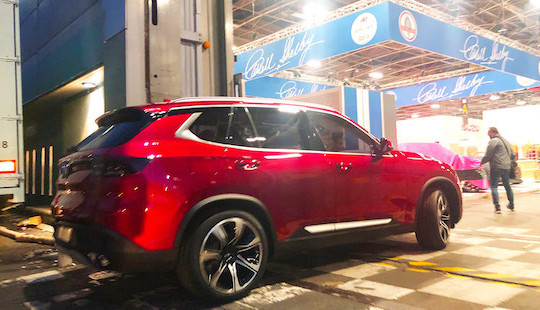 Nóng: 2 chiếc xe VinFast đã cập bến sân khấu lớn Paris Motorshow 2018