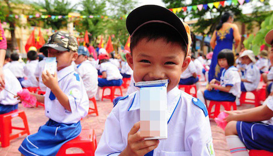 Sữa học đường: Nhân văn nhưng vì sao vẫn băn khoăn?
