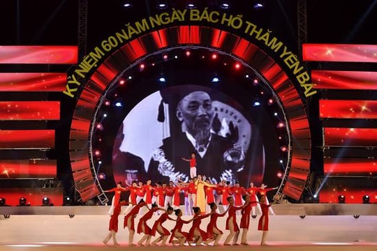 Đêm nghệ thuật kỷ niệm 60 năm Bác Hồ thăm Yên Bái tràn đầy cảm xúc, nhớ thương