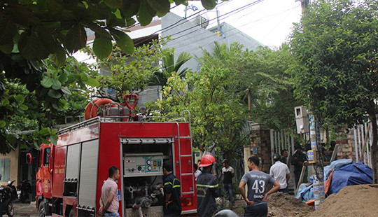 Căn nhà 3 tầng cho thuê phát hỏa, người dân tháo chạy