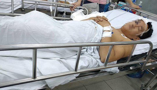 Giành nhau máy dệt, người đàn ông bị đồng nghiệp đánh nhập viện