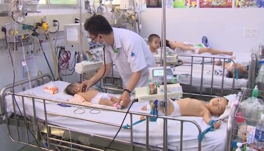 "Quay cuồng" chống chọi bệnh tay chân miệng