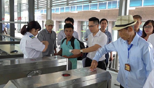 Bắt đầu áp dụng vé điện tử cho xe buýt nhanh ở Hà Nội