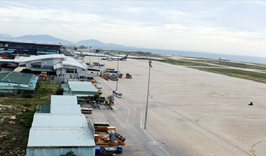 Đường băng sân bay quốc tế Cam Ranh xuống cấp nghiêm trọng