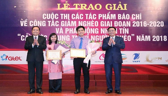 Lễ trao giải báo chí về giảm nghèo: "Tôn vinh" những tấm gương chủ động thoát nghèo