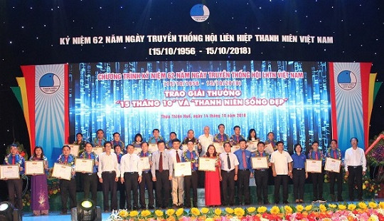 Mỗi thanh niên sống đẹp là biểu tượng tinh thần dấn thân mình vì mọi người