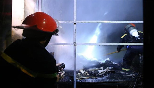 Lửa thiêu rụi nhà dân tại TP Điện Biên Phủ