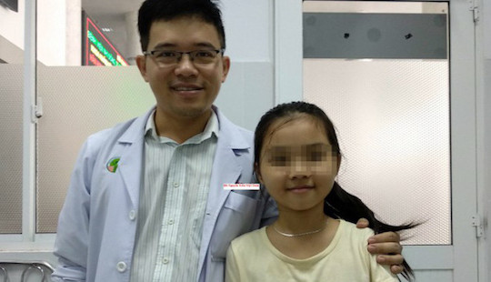 Bé gái Việt mang khối u hiếm chỉ 20 người mắc trên thế giới