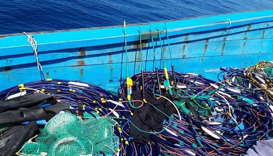 Phát hiện tàu cá mang nhiều thiết bị xung điện trái phép