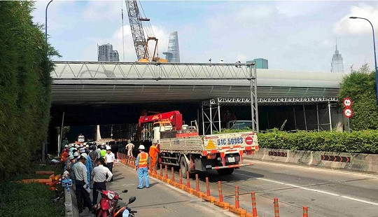 Hầm Thủ Thiêm lưu thông trở lại sau sự cố sập giàn giáo