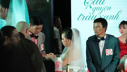 Tưng bừng lễ cưới tập thể của 40 cặp đôi người khuyết tật