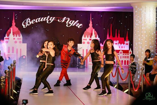 Beauty Night 2018: Dàn mẫu nhí sải bước chuyên nghiệp trên sàn catwalk