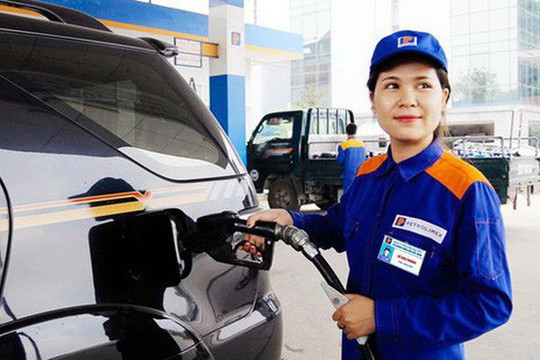 Giá xăng giảm nhẹ sau khi tăng sốc