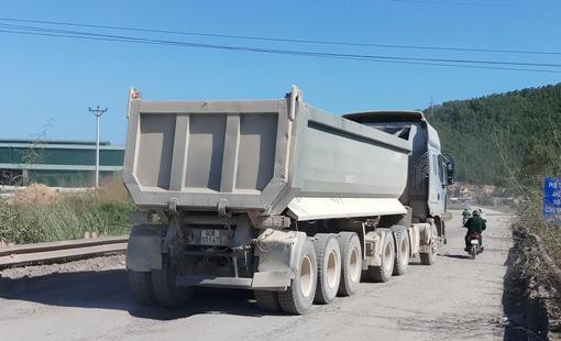 Người dân kêu trời vì đường xuống cấp trầm trọng