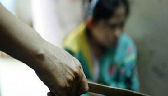 Mâu thuẫn gia đình, chồng đâm chết vợ trong đêm