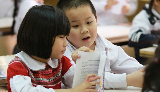 Giá bán một bộ sách thí điểm mô hình học VNEN cao gấp 4 lần một bộ SGK lớp 5,6,7