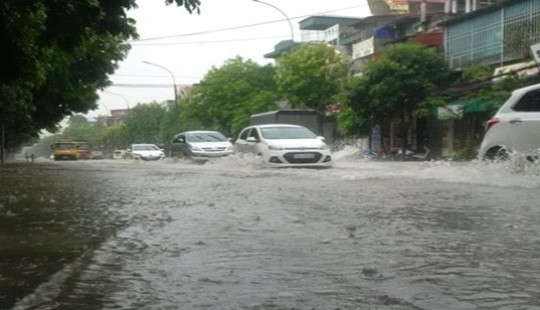 Mưa lớn khiến nhiều tuyến đường ở Thanh Hóa biến thành sông