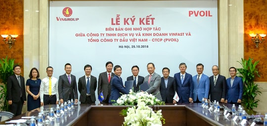 Vinfast và PV Oil hợp tác triển khai trạm sạc và thuê pin cho xe điện