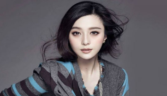 Sau scandal trốn thuế, Phạm Băng Băng bất ngờ đấu giá quần áo cũ?