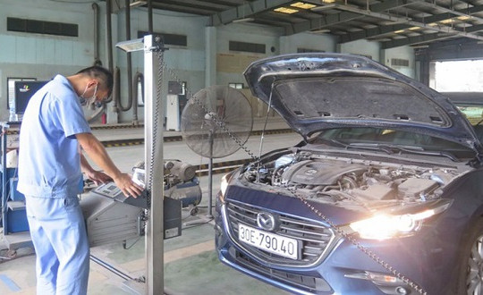 Xe ôtô 'độ' đèn chiếu sáng sẽ bị từ chối đăng kiểm