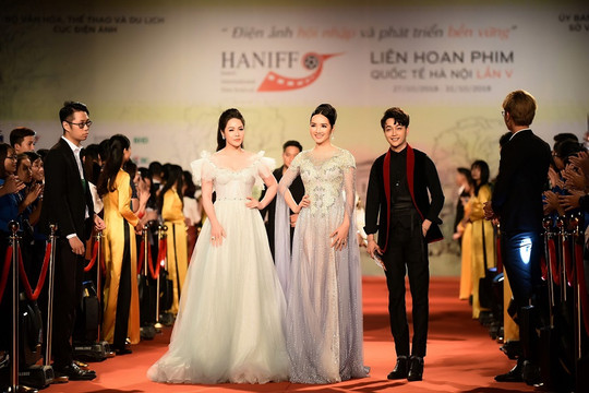Dàn sao hội tụ trên thảm đỏ của Liên hoan phim quốc tế Hà Nội (HANIFF) lần thứ V