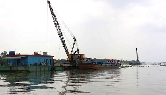 Chìm sà lan trên sông Hậu, 2 mẹ con tử vong