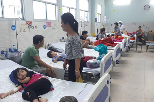 30 trẻ nhập viện sau khi ăn bánh mì dăm bông