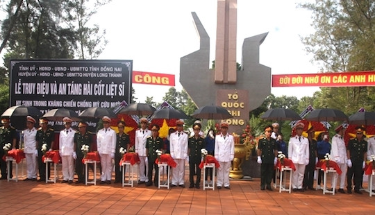 Đồng Nai: Truy điệu, an táng 13 hài cốt liệt sĩ tìm thấy trong rẫy nhà dân