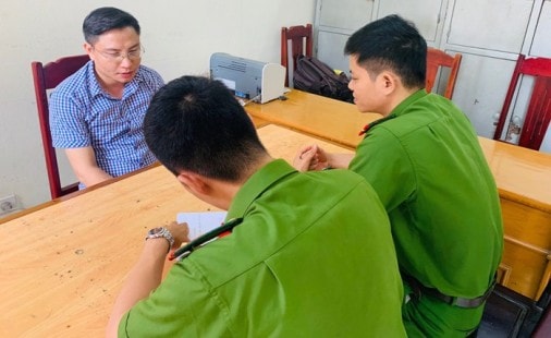 Bắt bạn gái của đối tượng giả danh nhà báo tống tiền