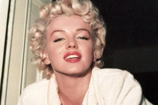 Vụ bê bối ảnh khỏa thân suýt nhấn chìm sự nghiệp của Marilyn Monroe