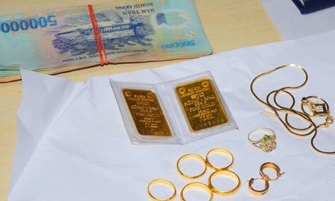 Nữ giúp việc nhiều lần trộm vàng của chủ