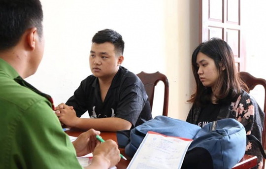 Đôi nam nữ dàn cảnh, đâm nhân viên cửa hàng để cướp tài sản