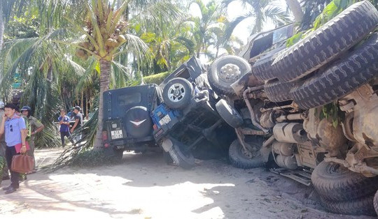 Xe ben đổ dốc mất thắng tông hàng loạt xe ở khu du lịch Mũi Né
