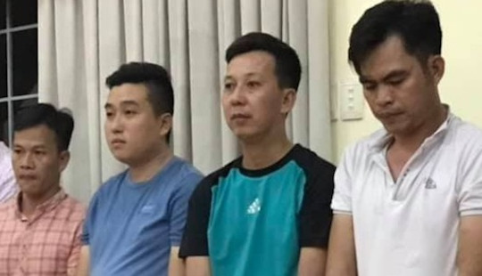 Triệt phá sòng bạc trong nhà riêng, bắt 8 đối tượng đang say sưa sát phạt