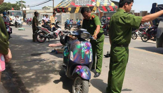 Cô gái trẻ bị xe tải tông tử vong vì tránh xe ba gác chạy ẩu