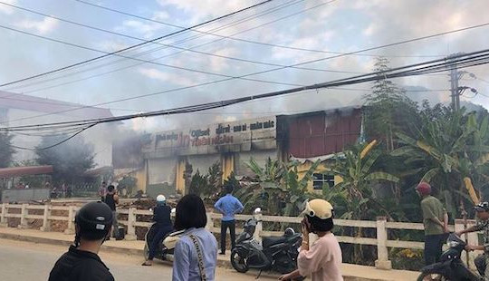 Lạng Sơn: Khói lửa ngùn ngụt bốc lên từ Công ty in Thiên Ân